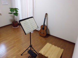 レッスン室　リュート　クラシックギター　ウクレレ　池袋　蕨川口　東京　教室